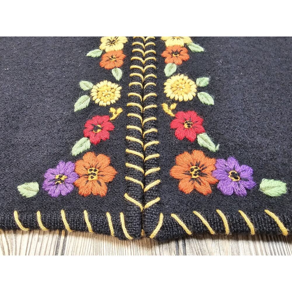 Vintage Timberlea 100 % Wool Vest Black Embroidered Floral Knit Women's Size 2X - Picture 2 of 7